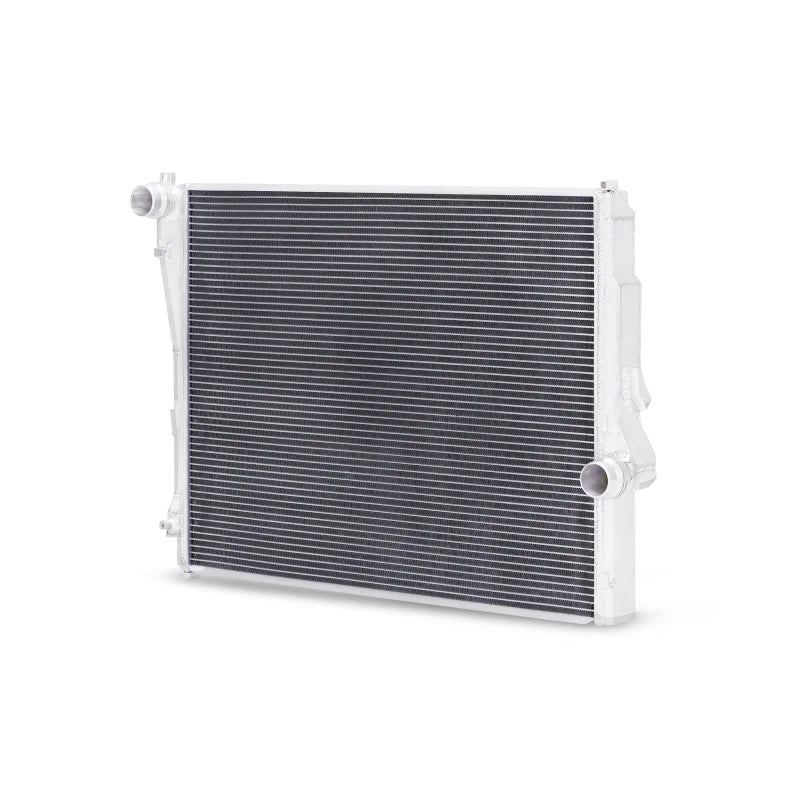 Mishimoto 99-06 BMW 323i/323i/328i/330i Performance Aluminum Radiator - Side View