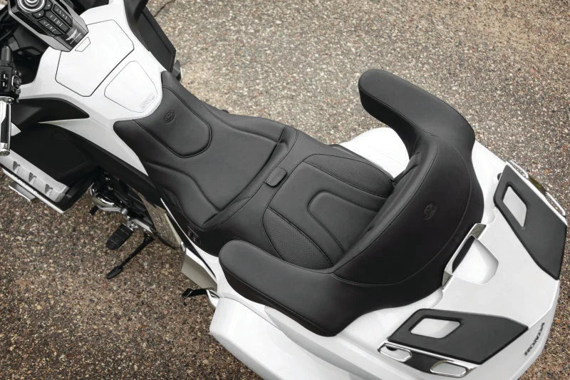 Mustang 18-19 Honda Gold Wing GL1800 Standard Touring 1PC Seat w/ Driver Backrest - Black - Side View