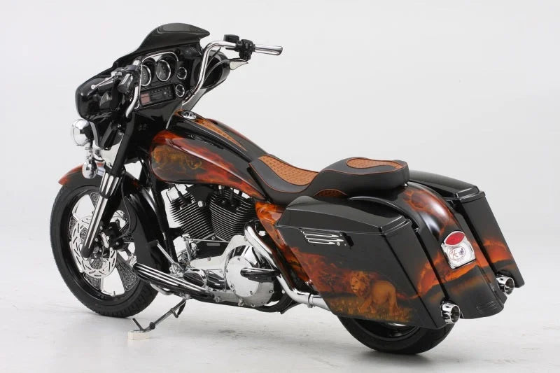 National Cycle 96-13 Harley FLHT/FLHX/FLHTK/SE Touring/ Tri-Glide Wave Low Windshield - Dark Tint - Detail View