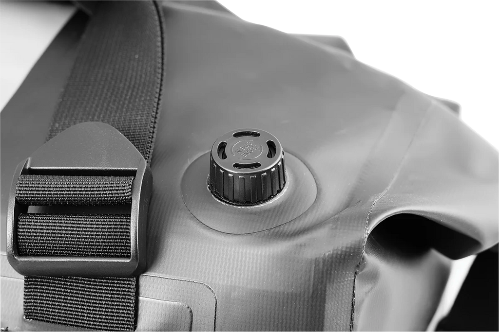 Nelson-Rigg Hurricane Duffle Bag - 25 Liter SE-4025 - Back View