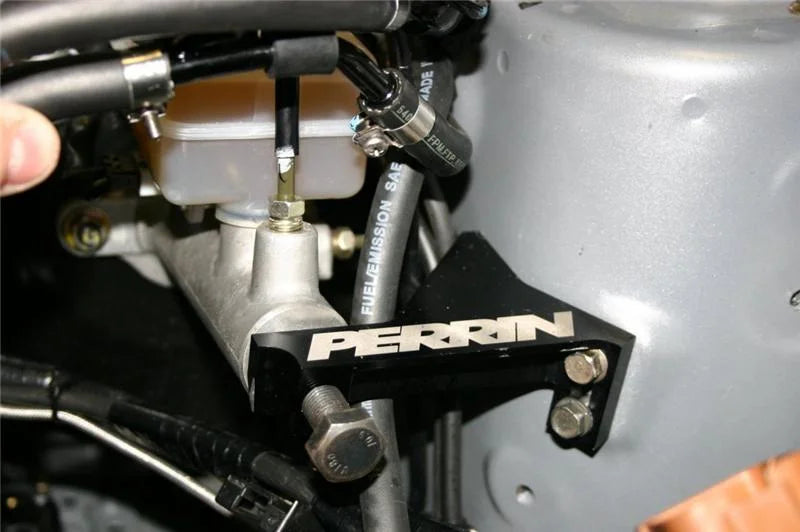 PERRIN 02-07 Subaru WRX/STi / 04-07 Forester XT Master Cyllinder Support Bracket - Black - Side View