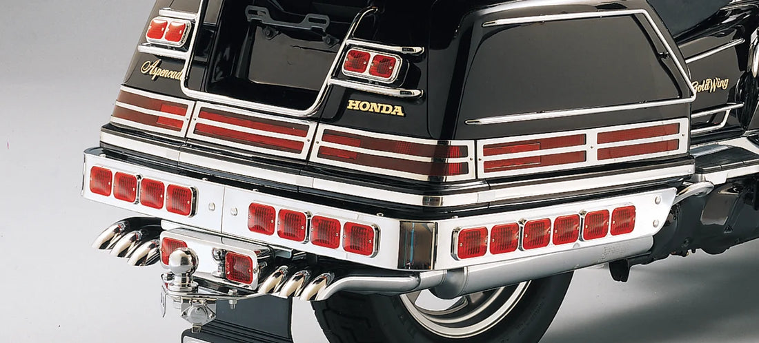 Parts unlimited Saddlebag Lens Grille Set - Chrome - GL1500 45-8918-BC9 - Side View