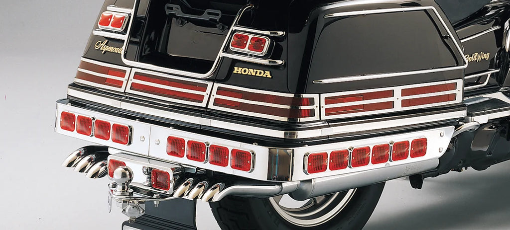 Parts unlimited Saddlebag Lens Grille Set - Chrome - GL1500 45-8918-BC9 - Side View