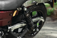 Load image into Gallery viewer, Progressive Harley 412 Series Shocks 13.5in - Black - Installation View