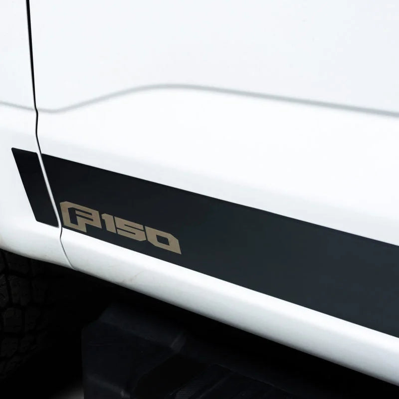 Putco 2021 Ford F-150 Super Crew 5.5ft Box Ford Licensed Blk Platinum Rocker Panels (4.25in 12pc) - Side View