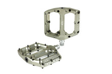 Load image into Gallery viewer, Renthal Revo-F Flat Pedal - Aluminum Gold