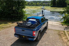 Load image into Gallery viewer, Retrax 07-18 Tundra CrewMax 5.5ft Bed with Deck Rail System RetraxONE XR - Additional View 7