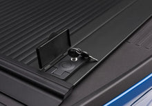 Load image into Gallery viewer, Retrax 16-18 Titan King Cab(w/ or w/o Utilitrack) RetraxONE MX - Additional View 5