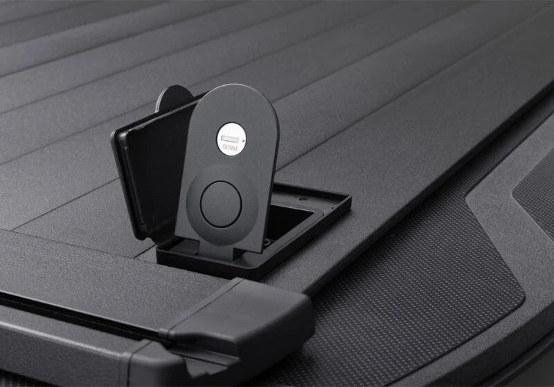 Retrax 2007-2020 Toyota Tundra CrewMax 5.5ft Bed RetraxPRO XR with Deck Rail System - Additional View 14