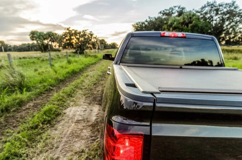Roll-N-Lock 15-18 Chevy Silverado/Sierra 2500/3500 SB 77-3/8in A-Series Retractable Tonneau Cover - Side View