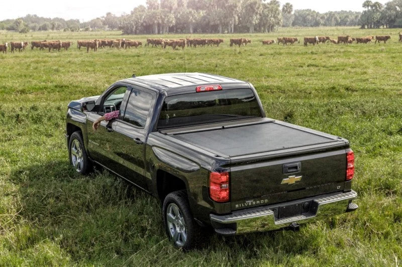 Roll-N-Lock 17-18 Honda Ridgeline XSB 59-1/2in M-Series Retractable Tonneau Cover - Back View