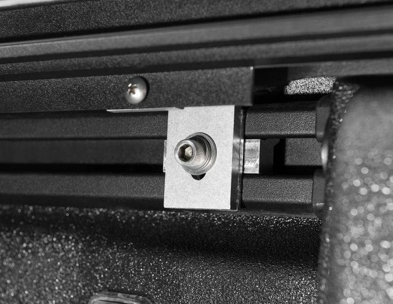 Roll-N-Lock 2020 Jeep Gladiator 5ft bed (w/ Trail Rail System) M-Series Retractable Tonneau Cover - Additional View 6