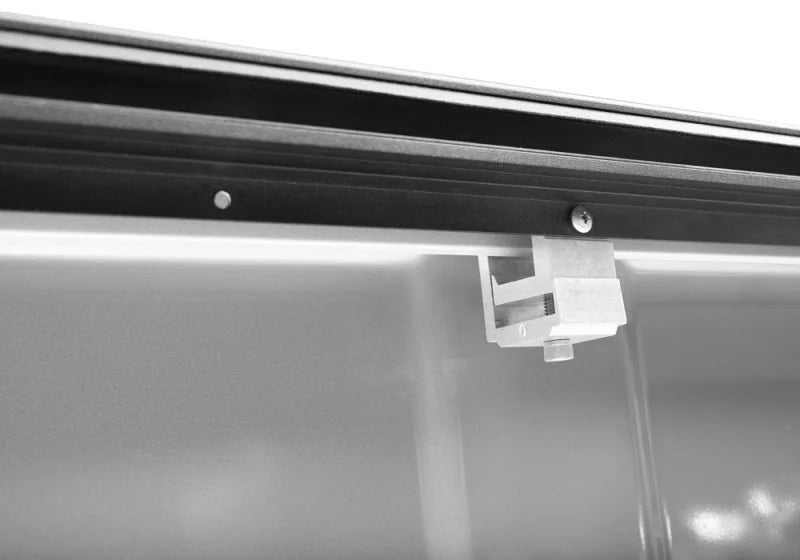 Roll-N-Lock 2022 Nissan Frontier Crew Cab (58.6in. Bed) M-Series Retractable Tonneau Cover - Additional View 8
