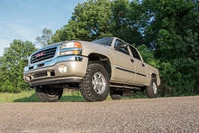 Load image into Gallery viewer, Rough Country 1.5-2 Inch Leveling Kit | Chevy/GMC Sierra 1500/Silverado 1500/Tahoe/Yukon (99-06 &amp; Classic) 7592 - Installa...