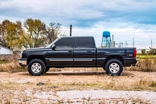 Load image into Gallery viewer, Rough Country 1.5-2 Inch Lift Kit | M1 | Chevy Silverado &amp; GMC Sierra 1500 4WD (1999-2006 &amp; Classic) 28340 - Kit Contents