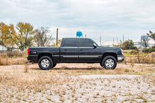 Load image into Gallery viewer, Rough Country 1.5-2 Inch Lift Kit | M1 | Chevy Silverado &amp; GMC Sierra 1500 4WD (1999-2006 &amp; Classic) 28340 - Kit Contents