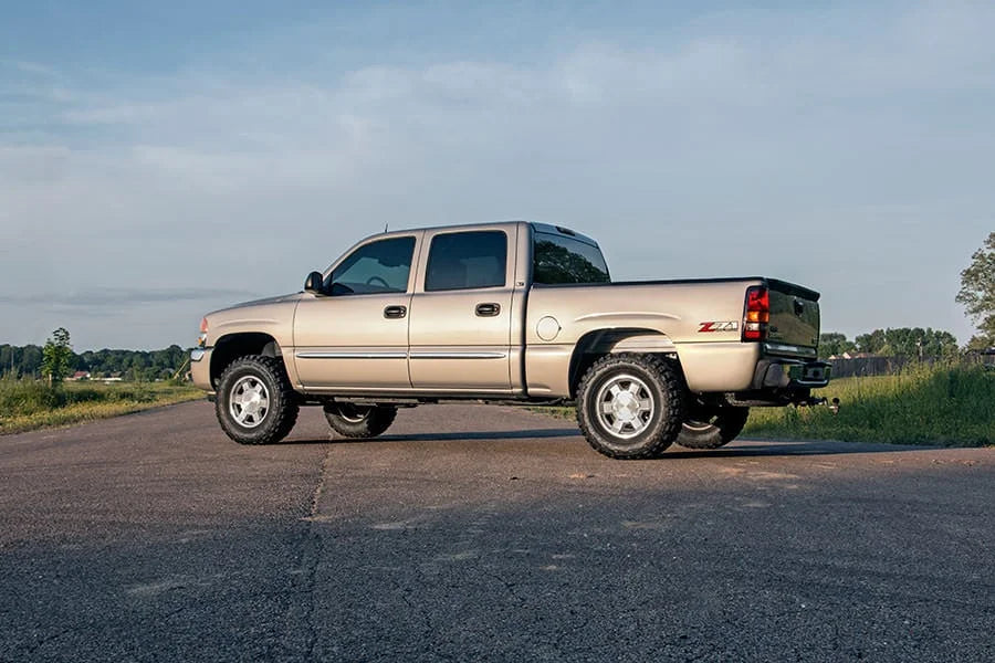 Rough Country 1.5-2 Inch Lift Kit | N3 Shocks | Chevy/GMC 1500 (99-06 & Classic) 28330 - Installation View