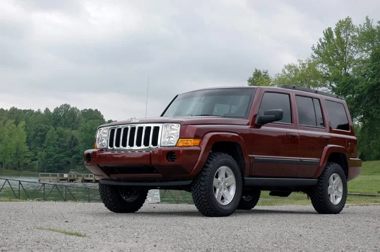 Rough Country 2 Inch Lift Kit | Jeep Commander XK (06-10)/Grand Cherokee WK (05-10) 664 - Installation View