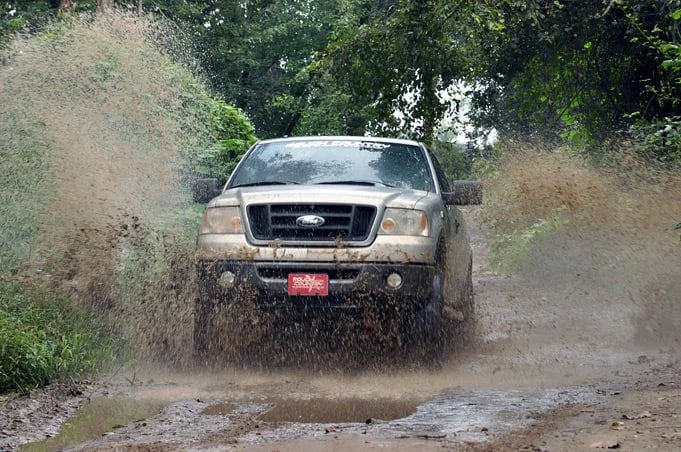 Rough Country 2.5 Inch Leveling Kit | Ford F-150 2WD/4WD (2004-2008) 570 - Installation View