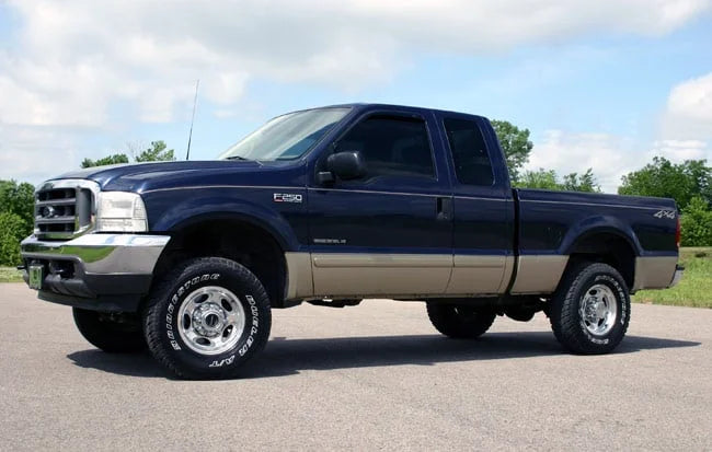 Rough Country 2.5 Inch Leveling Kit | Leaf Spring  | V2 | Ford F-250/F-350 Super Duty (99-04) 48970 - Installation View