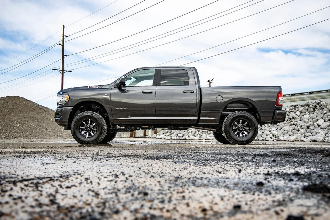 Rough Country 2.5 Inch Leveling Kit | RR Coil | M1 | Ram 2500 (14-24)/3500 (13-24) 37741 - Installation View