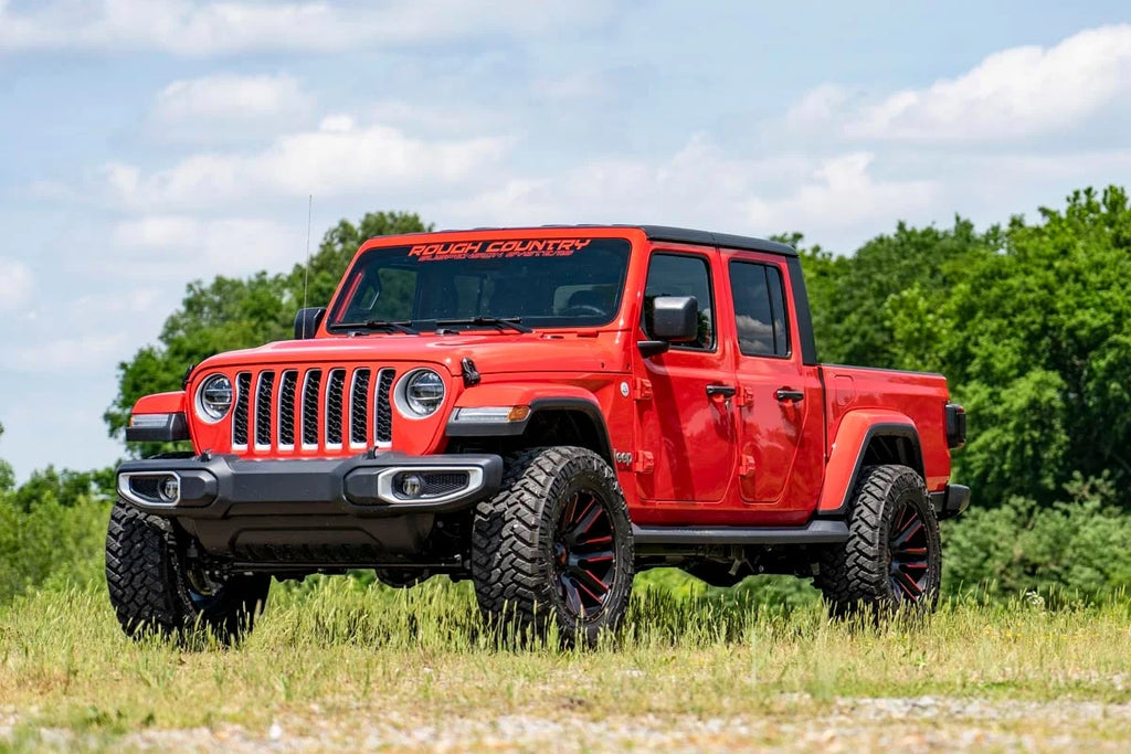 Rough Country 2.5 Inch Leveling Kit | Spacers | N3 | Jeep Gladiator JT 4WD (2020-2023) 63430A - Side View