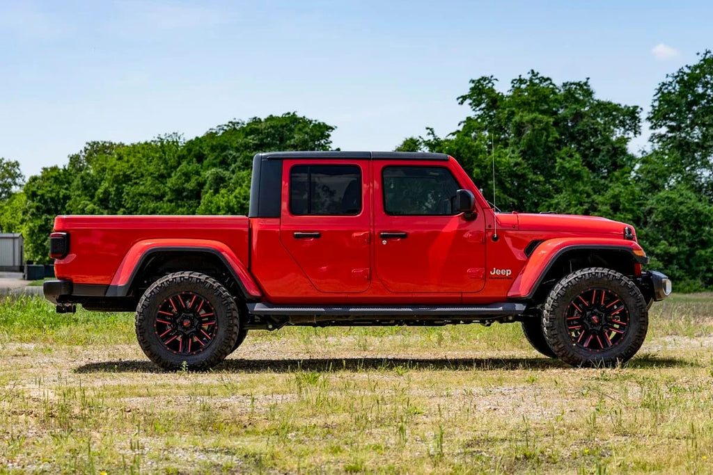 Rough Country 2.5 Inch Leveling Kit | Spacers | N3 | Jeep Gladiator JT 4WD (2020-2023) 63430A - Installation View