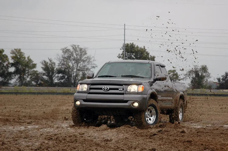 Rough Country 2.5 Inch Leveling Kit | Toyota Tundra 2WD/4WD (2000-2006) 750 - Installation View
