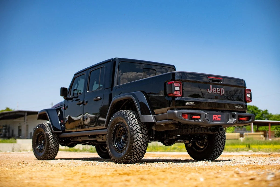 Rough Country 2.5 Inch Leveling Kits | Springs | M1R | Jeep Gladiator JT 4WD (2024-2025) - Installation View
