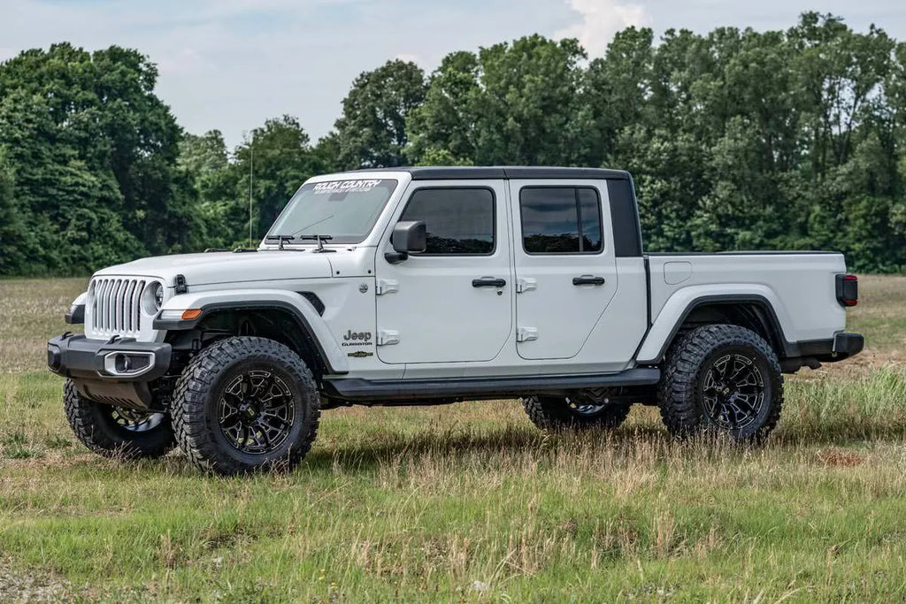 Rough Country 2.5 Inch Leveling Kits | Springs | V2 | Jeep Gladiator JT 4WD (2020-2023) 64870 - Installation View