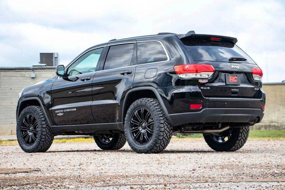 Rough Country 2.5 Inch Lift Kit | Jeep Grand Cherokee WK2 2WD/4WD (2011-2022) 60300 - Installation View