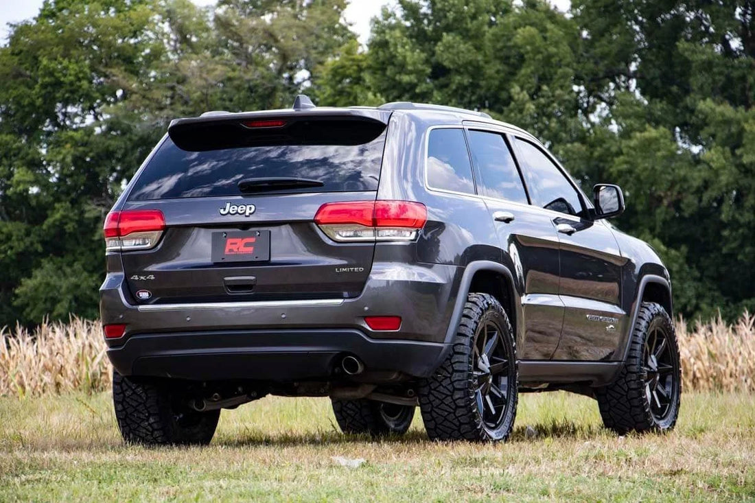 Rough Country 2.5 Inch Lift Kit | N3 Struts | Jeep Grand Cherokee 4WD (2016-2022) 91430 - Back View