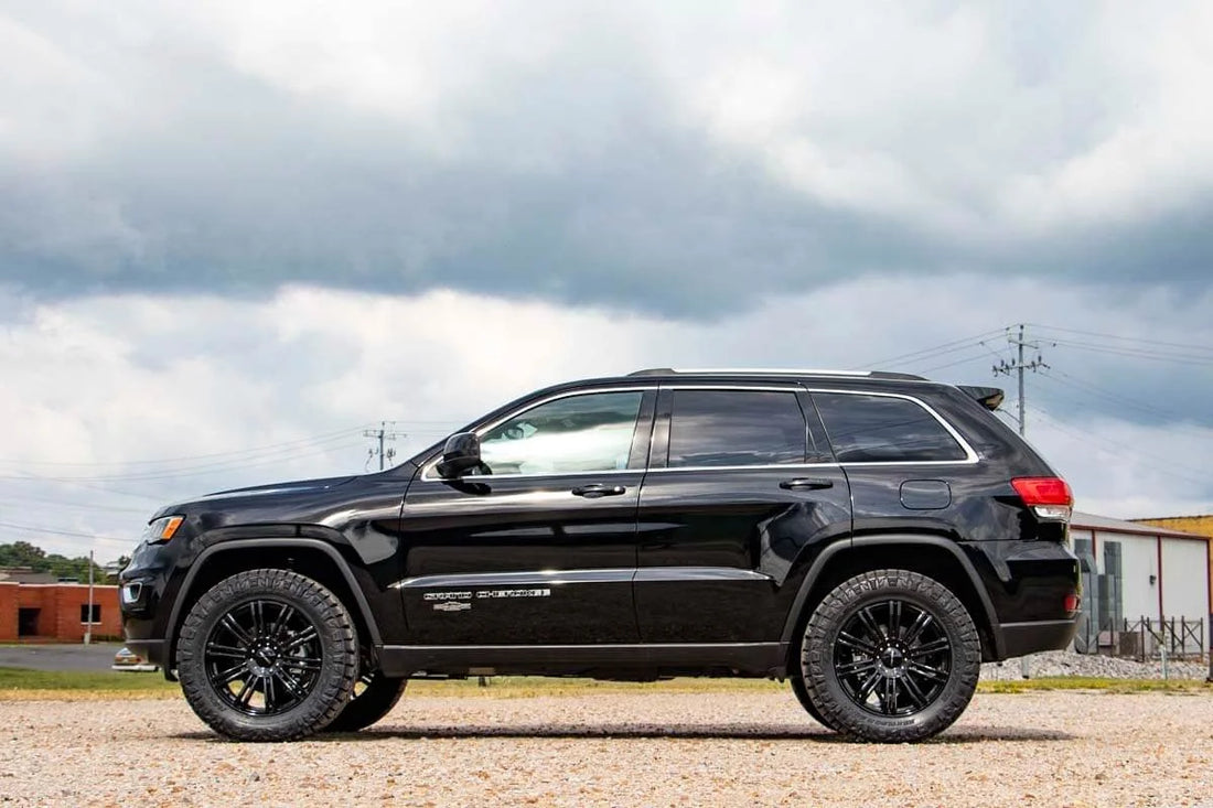 Rough Country 2.5 Inch Lift Kit | N3 Struts | Jeep Grand Cherokee 4WD (2016-2022) 91430 - Installation View