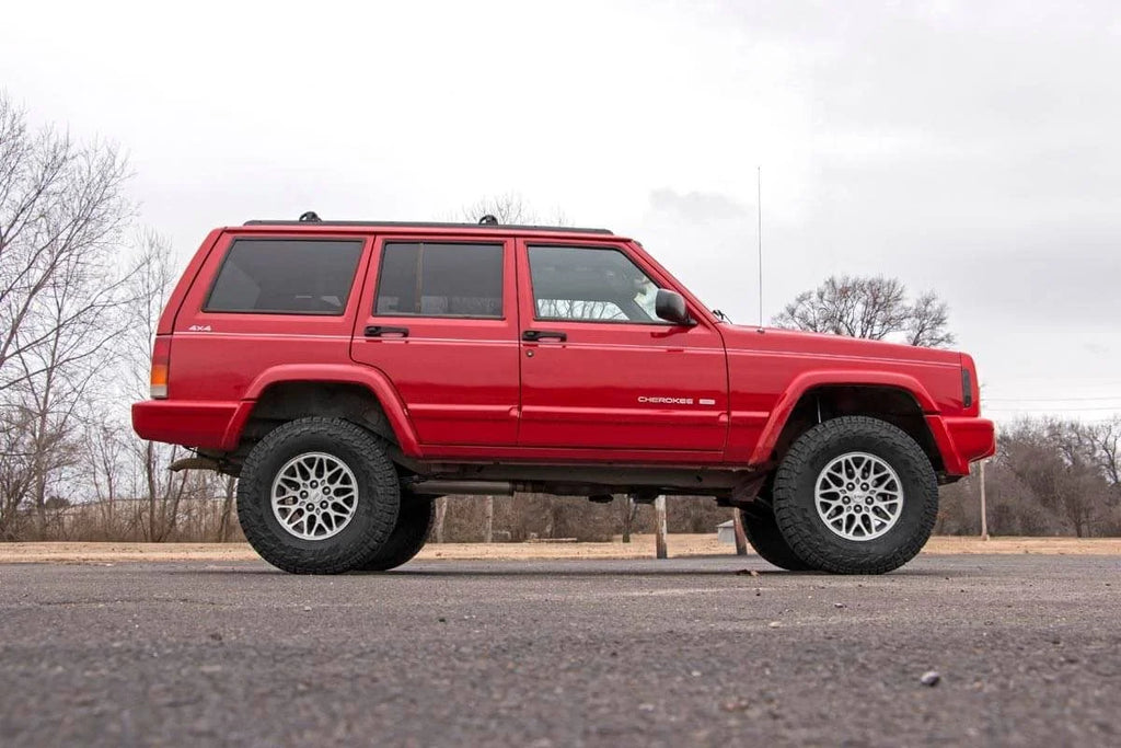 Rough Country 3 Inch Lift Kit | Series II | RR AAL | Jeep Cherokee XJ 2WD/4WD (1984-2001) 670XN2 - Installation View
