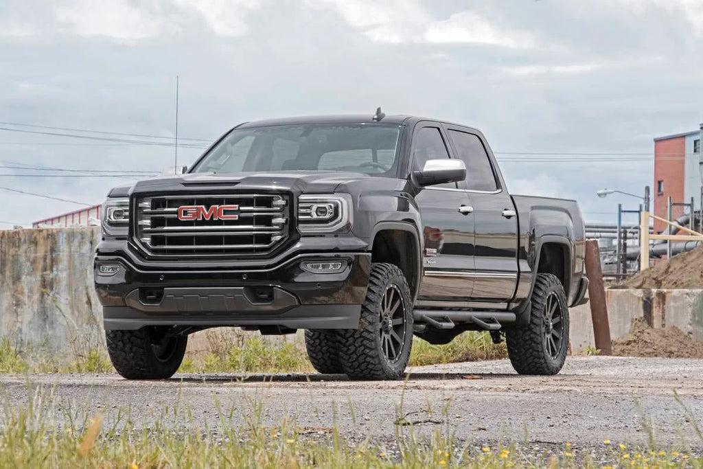 Rough Country 3.5 Inch Lift Kit | Forged UCA | M1 Strut | | Chevy/GMC 1500 (14-16) 19440 - Side View