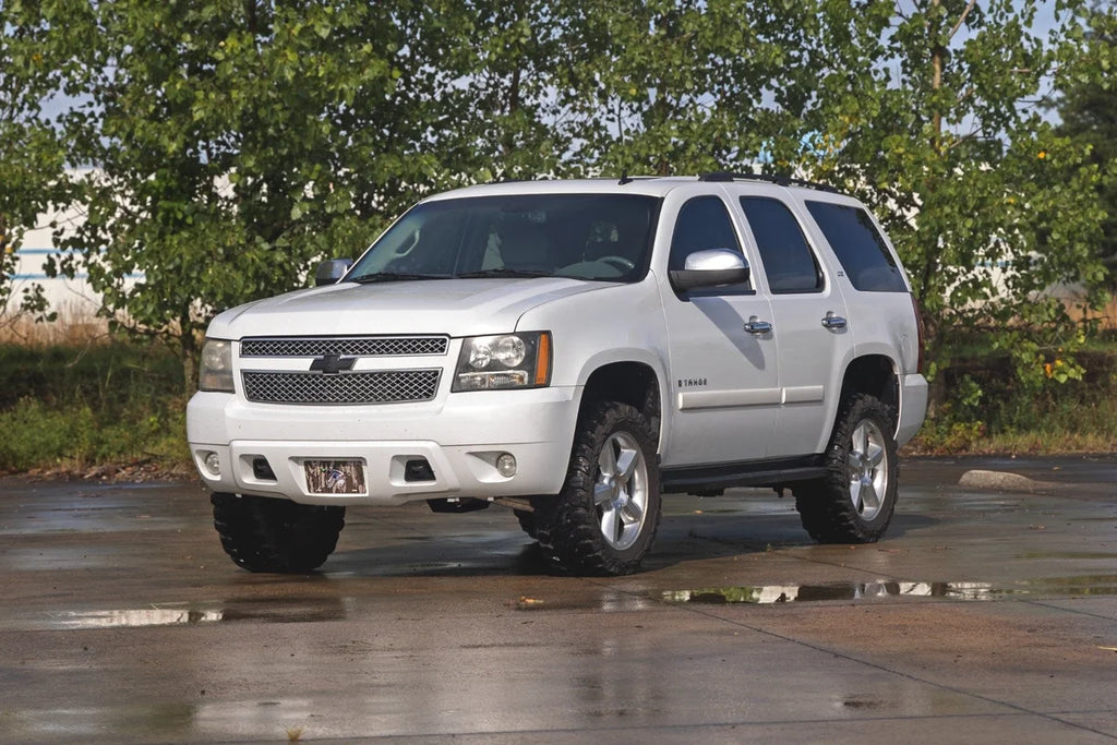 Rough Country 3.5 Inch Lift Kit | N3 Struts | Forged UCAs RED | Chevy/GMC SUV 1500 (07-20) - Side View