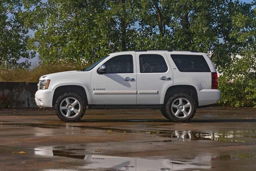 Rough Country 3.5 Inch Lift Kit | N3 Struts | Forged UCAs RED | Chevy/GMC SUV 1500 (07-20) - Back View