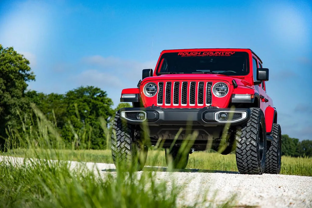 Rough Country 3.5 Inch Lift Kit | Spacers | Jeep Gladiator JT 4WD (2020-2023) 63730 - Installation View