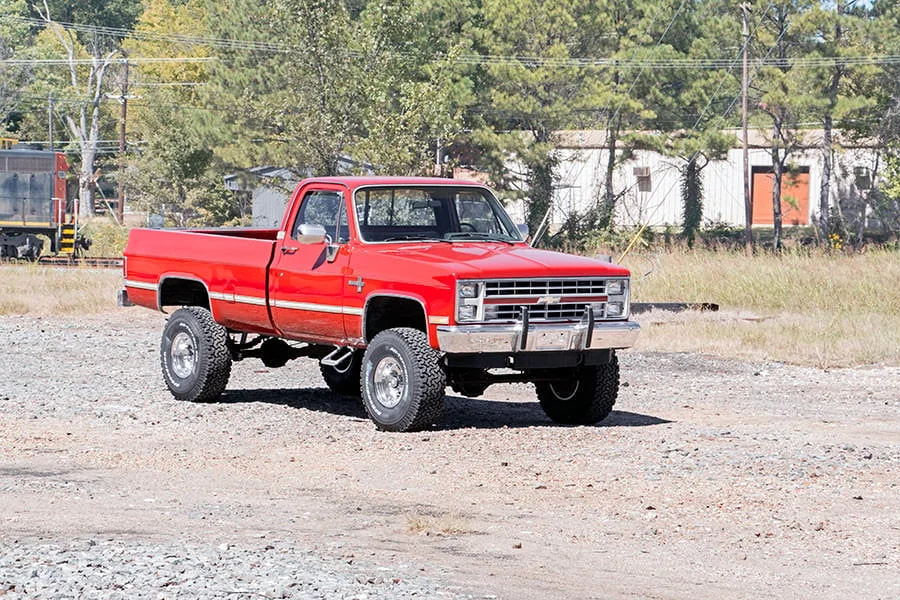 Rough Country 4 Inch Lift Kit | 56 Inch Rear Springs | Chevy/GMC 3/4-Ton Suburban/C25/K25 Truck (73-76) 19730 - Kit Contents