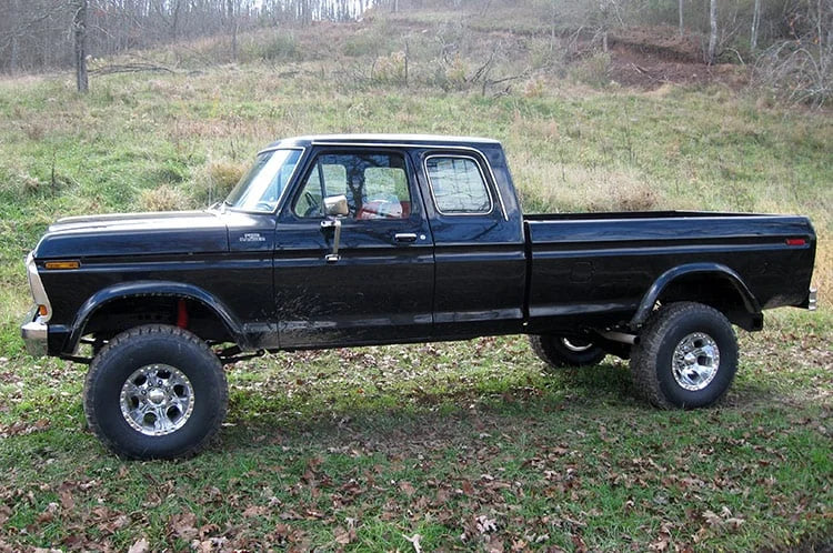 Rough Country 4 Inch Lift Kit | Lowboy | Ford F-250 4WD (1977-1979) 415.20 - Installation View