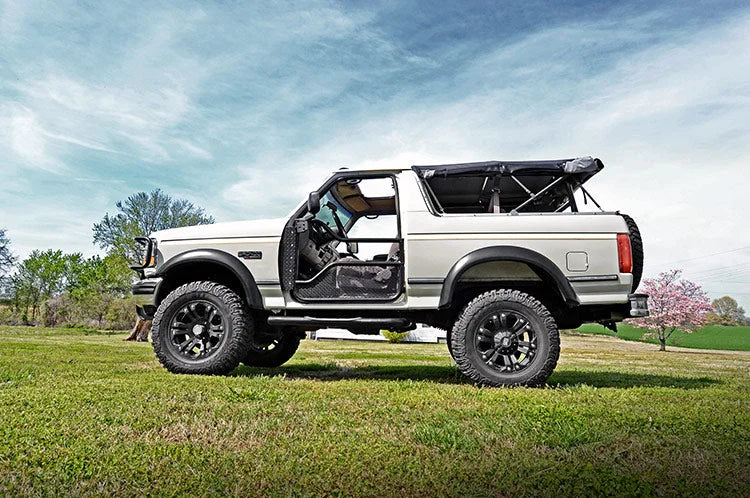 Rough Country 4 Inch Lift Kit | Rear Blocks | Ford Bronco 4WD (1980-1996) 465B.20 - Installation View