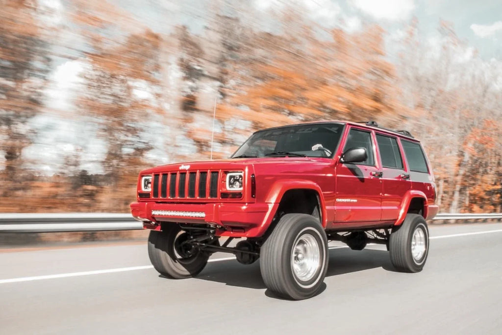 Rough Country 4.5 Inch Lift Kit | RR springs | Jeep Cherokee XJ 2WD/4WD (1984-2001) 633N2 - Side View