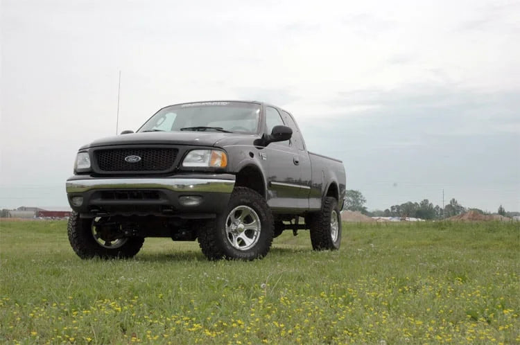 Rough Country 5 Inch Lift Kit | Ford F-150 4WD (1997-2003) 476.20 - Installation View