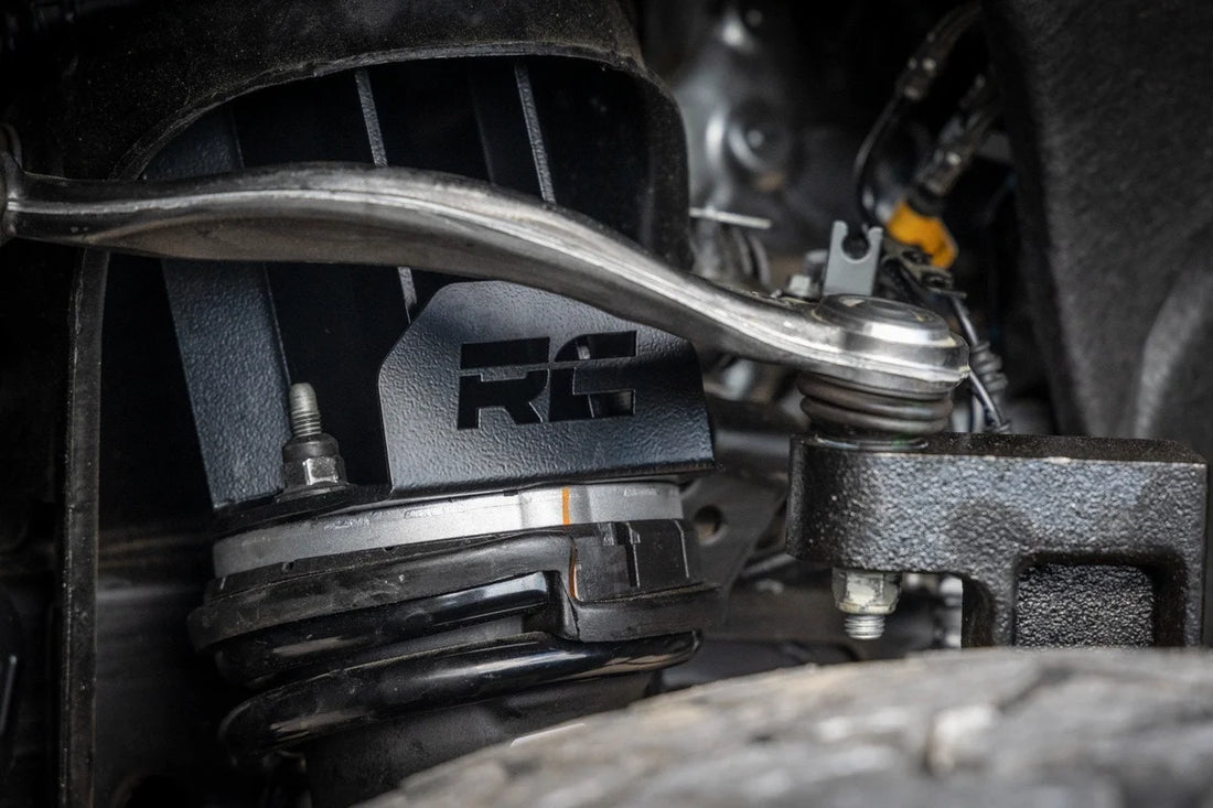Rough Country 6 Inch Lift Kit | Adaptive Ride Control | Chevy/GMC Sierra 1500 (19-24)/Silverado 1500 (21-24) 29900 - Side ...
