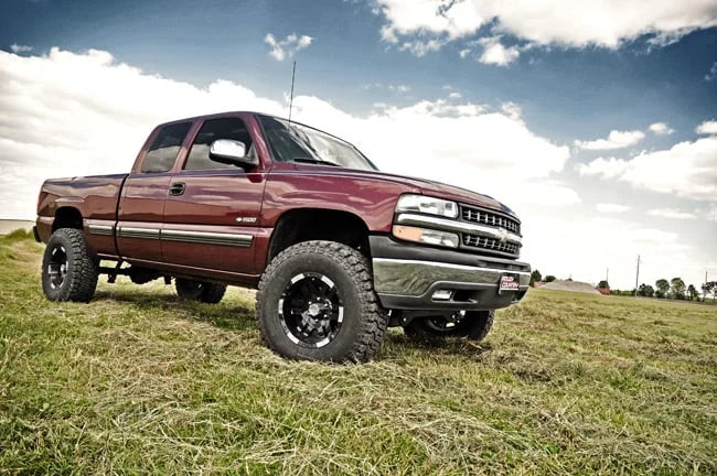 Rough Country 6 Inch Lift Kit | Chevy Silverado & GMC Sierra 1500 2WD (1999-2006 & Classic) 23420 - Installation View