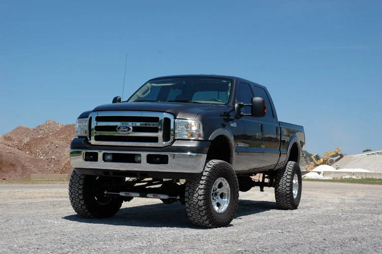 Rough Country 6 Inch Lift Kit | Diesel | 4 Link | M1 | Ford F-250/F-350 Super Duty (05-07) 58040 - Installation View