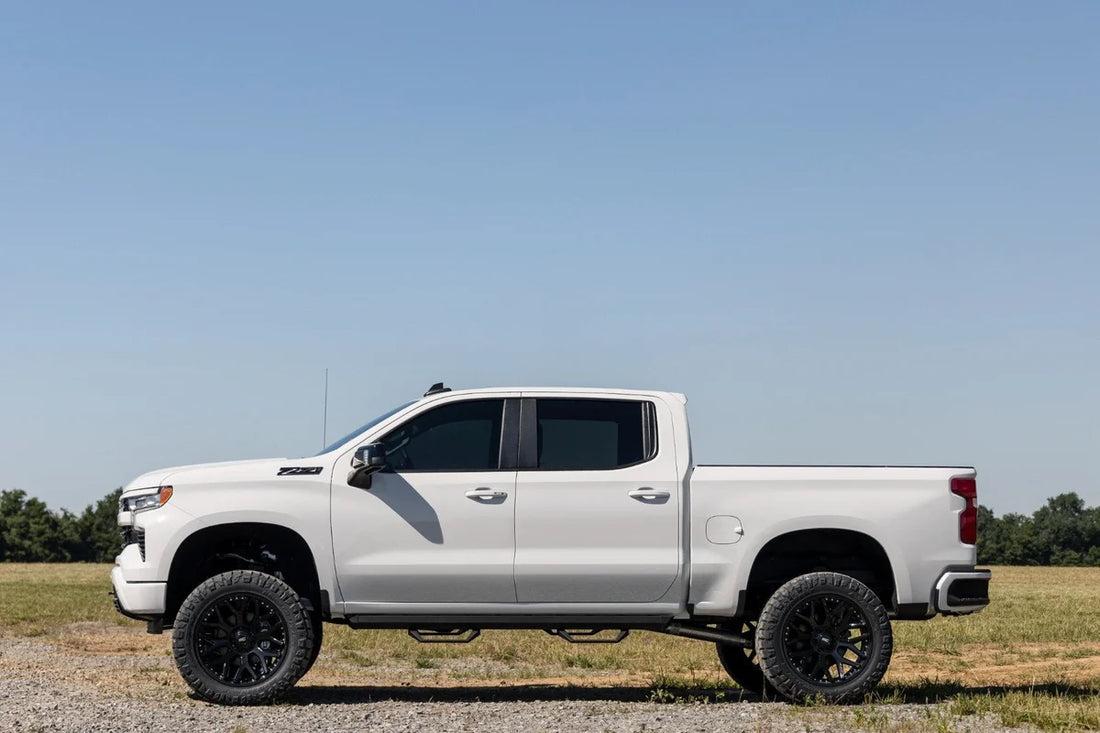 Rough Country 6 Inch Lift Kit | M1 Struts/M1 | Chevy Silverado 1500 4WD (2025-2026) - Installation View