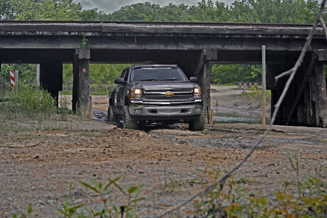 Rough Country 6 Inch Lift Kit | N3 Struts | Chevy/GMC 1500 4WD (07-13) 23633 - Installation View