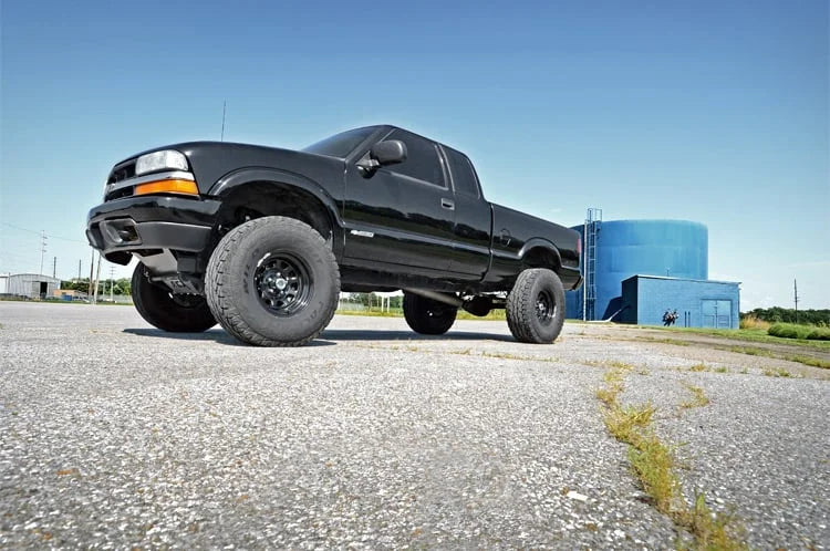 Rough Country 6 Inch Lift Kit | NTD | Chevy S10 Pickup Ext Cab 4WD (1994-2004) 244.20 - Installation View
