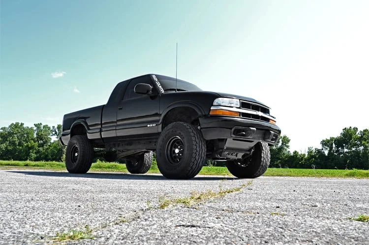 Rough Country 6 Inch Lift Kit | NTD | Chevy S10 Pickup Ext Cab 4WD (1994-2004) 244.20 - Installation View